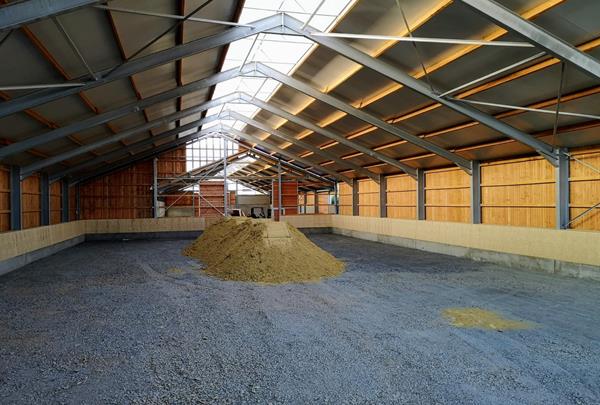 Riding facility for horse breeding and training, Redingen