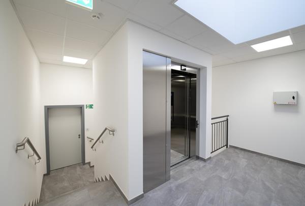Administration and technical service Mertert, staircase with lift