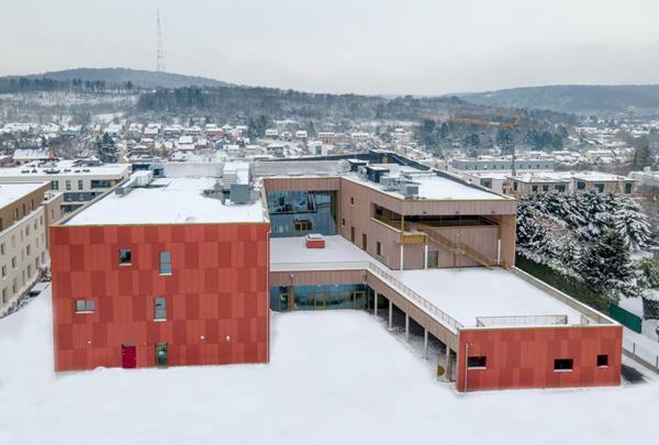 Schule "Lenkeschléi" in Düdelingen, Luftansicht - Rückseite