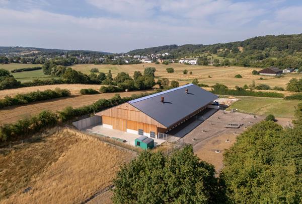 Exploitation agricole à Schrassig