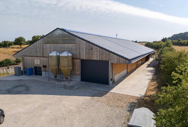 Exploitation agricole à Schrassig