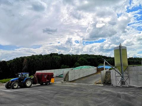 Zufahrt zu den Fahrsilos - Zufahrt zu den beiden großen Fahrsilos