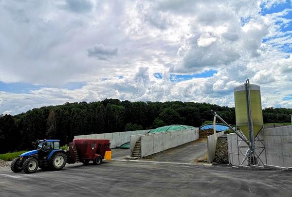 Access to the bunker silos