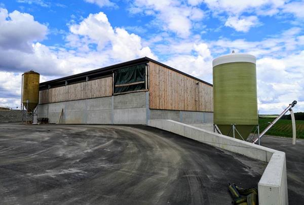 Large calf barn with breeding department