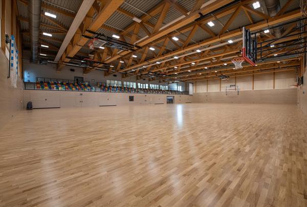 Sporthalle Niederkorn - Großer Hallenbereich der Sporthalle