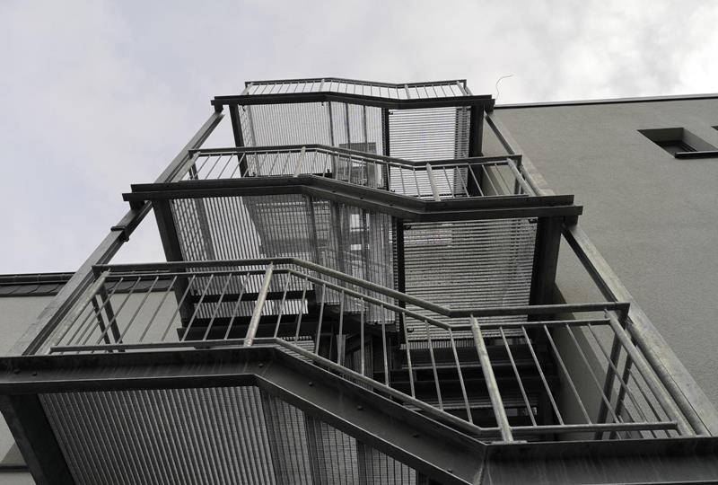 Travaux sur constructions métalliques - escalier de secours