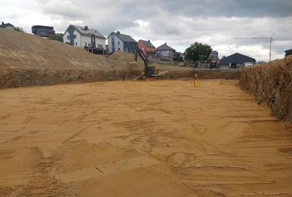 Milchviehstall mit Güllebecken