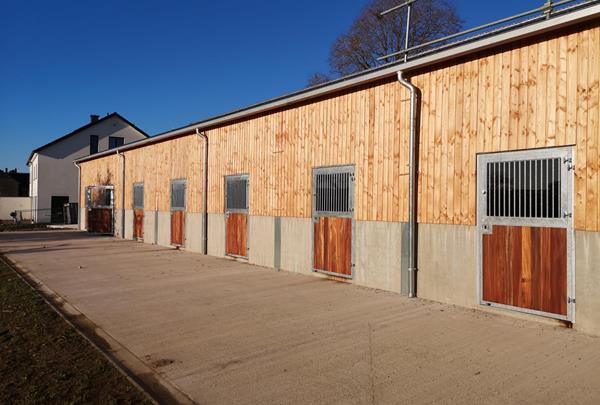 Riding facility for horse breeding and training, Redingen