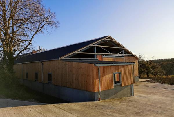 Riding facility for horse breeding and training, Redingen