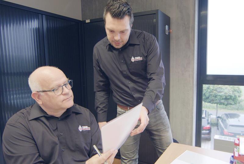 Abwechslungreiche Tätigkeiten, ob im Büro oder auf der Baustelle